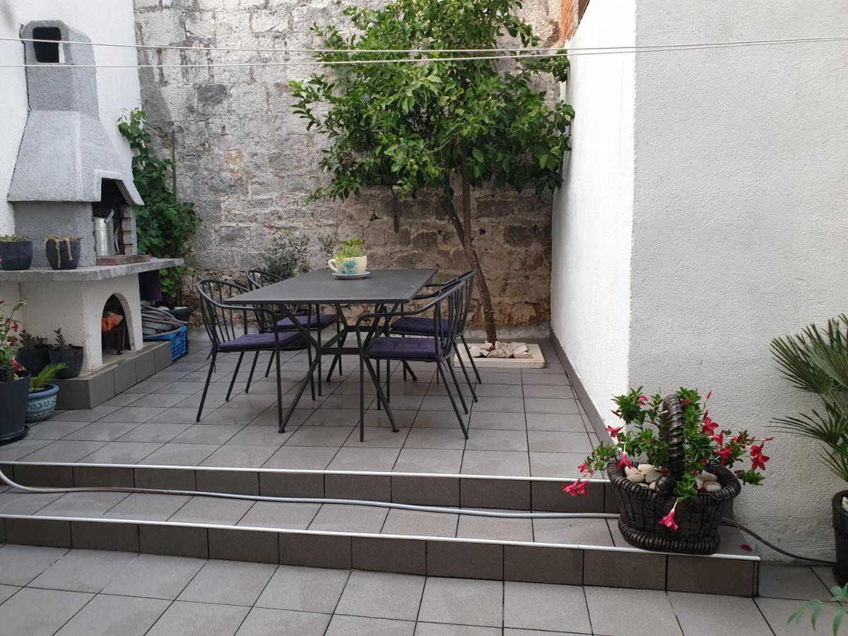 Lemon Tree Hotel Donji Seget Exterior foto