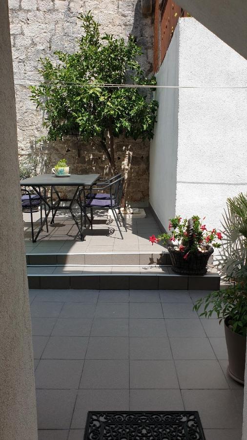 Lemon Tree Hotel Donji Seget Exterior foto