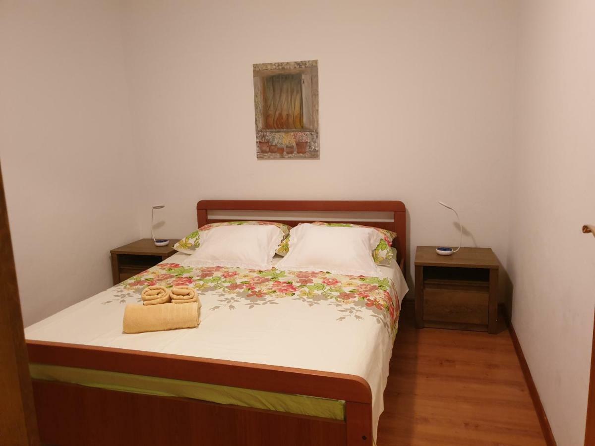 Lemon Tree Hotel Donji Seget Exterior foto