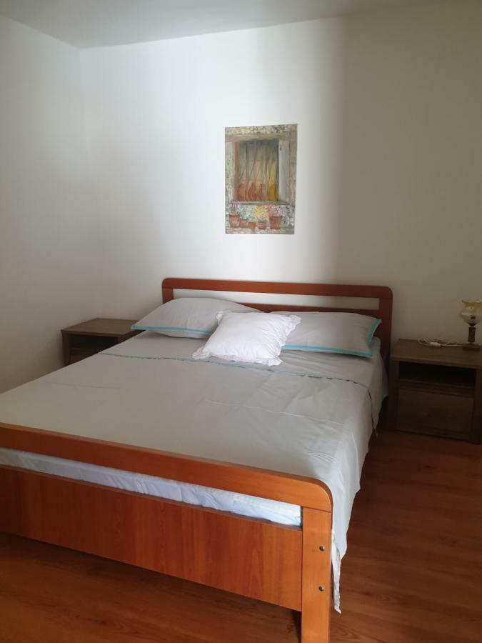 Lemon Tree Hotel Donji Seget Exterior foto